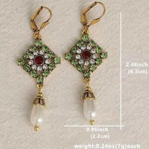 New!! Vintage Gold and Green Dangle Earrings